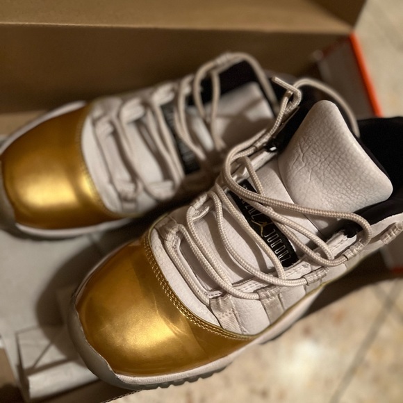 Air Jordan 11 “Closing Ceremony” - Picture 2 of 5